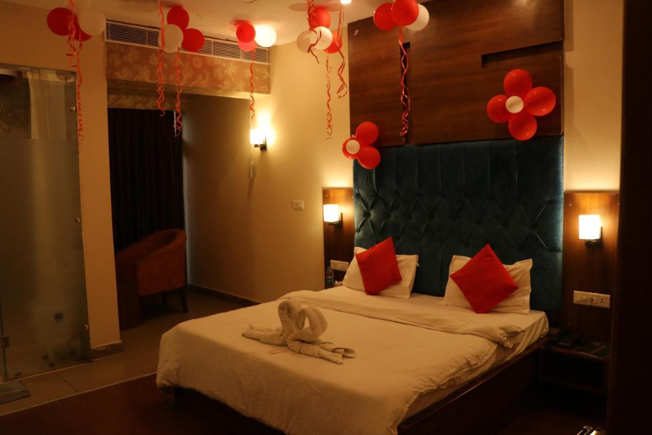 Hotel Pushap Palace Патіала Екстер'єр фото