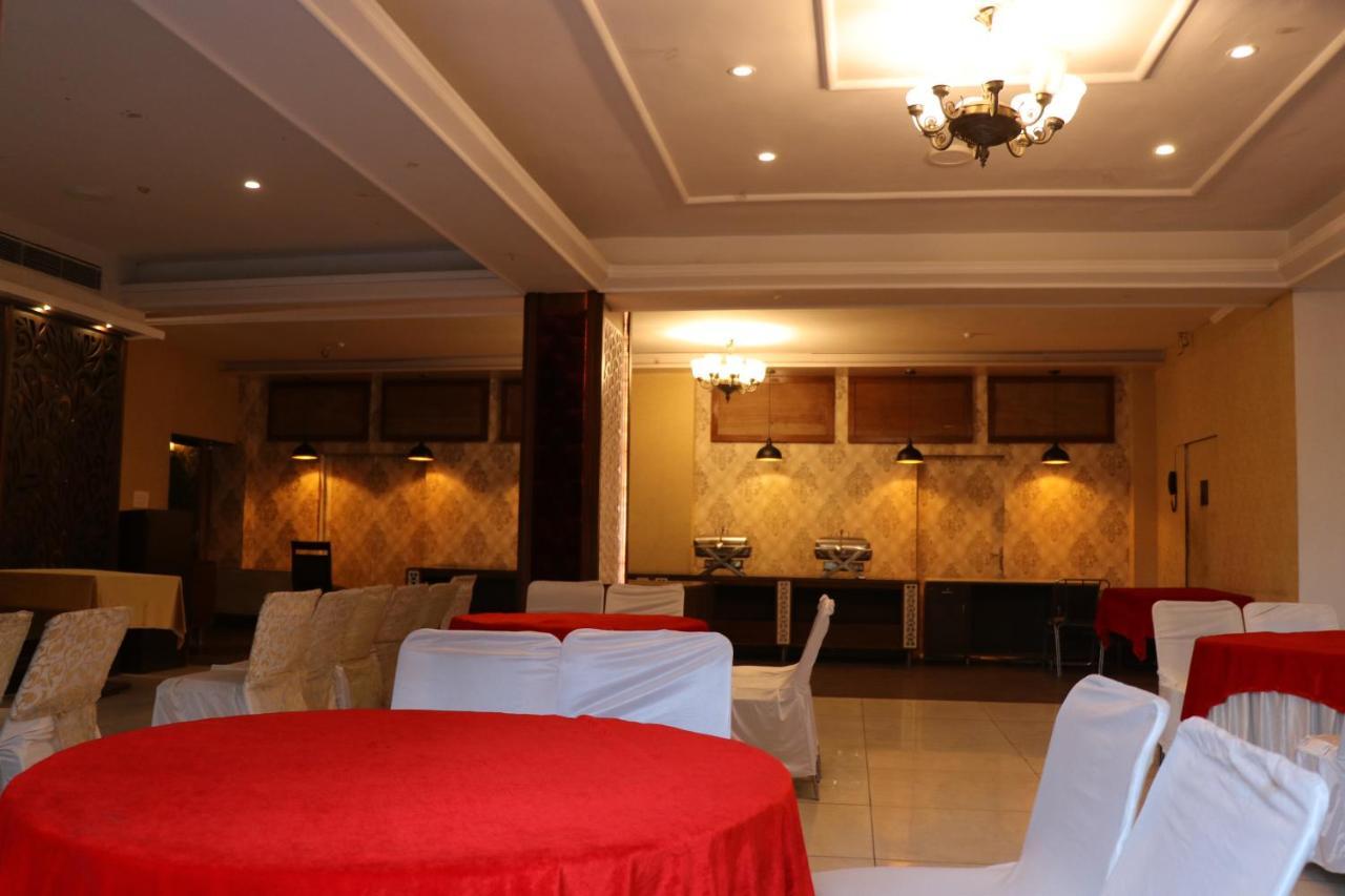 Hotel Pushap Palace Патіала Екстер'єр фото