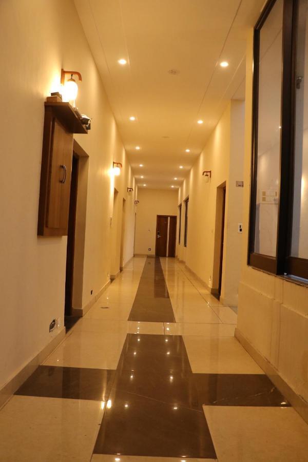 Hotel Pushap Palace Патіала Екстер'єр фото