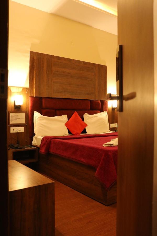 Hotel Pushap Palace Патіала Екстер'єр фото