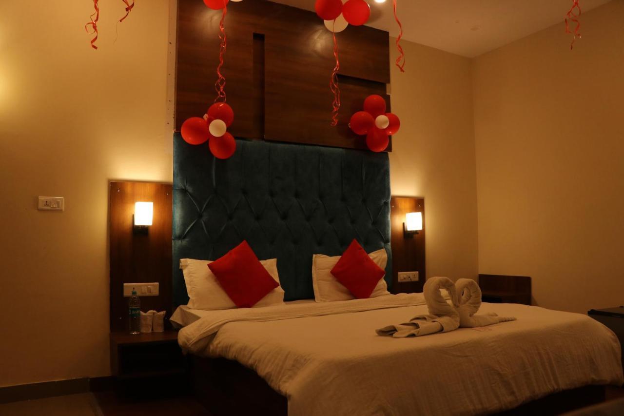 Hotel Pushap Palace Патіала Екстер'єр фото