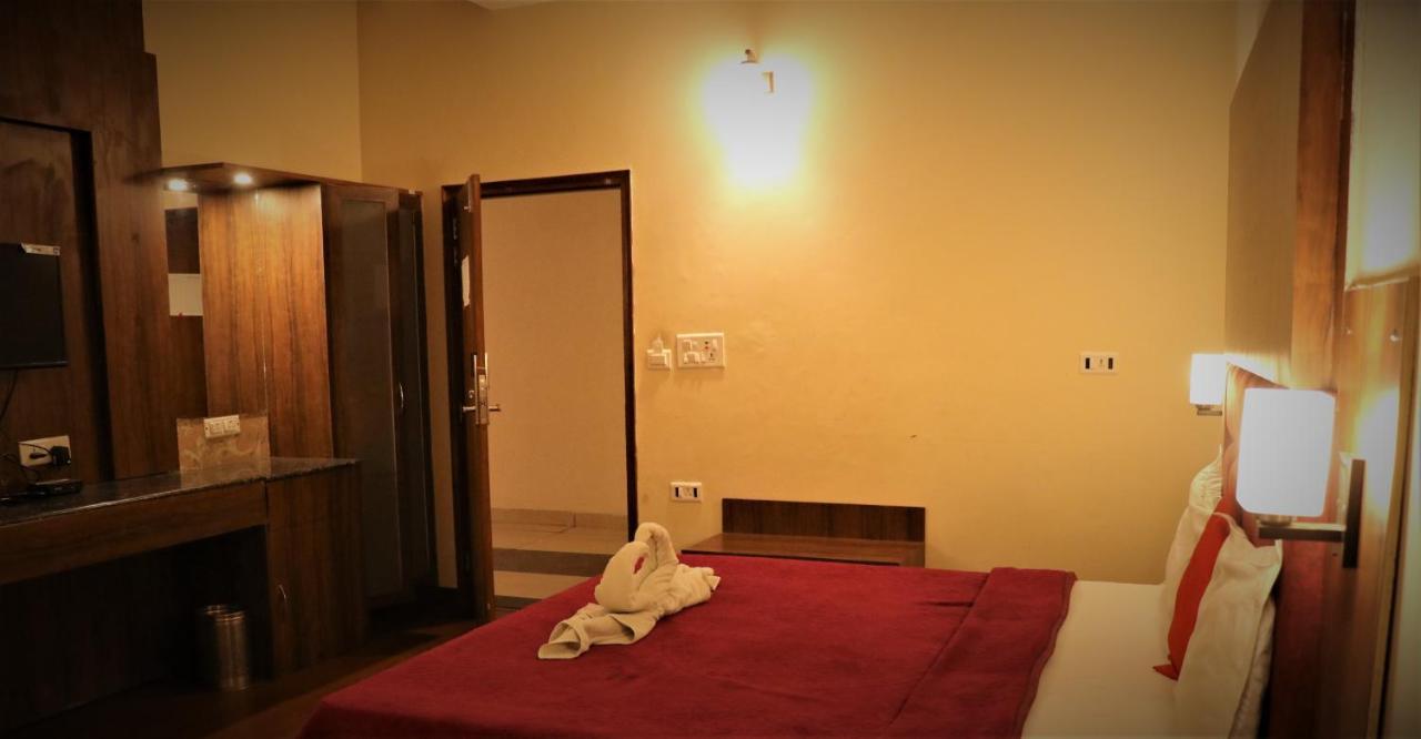 Hotel Pushap Palace Патіала Екстер'єр фото