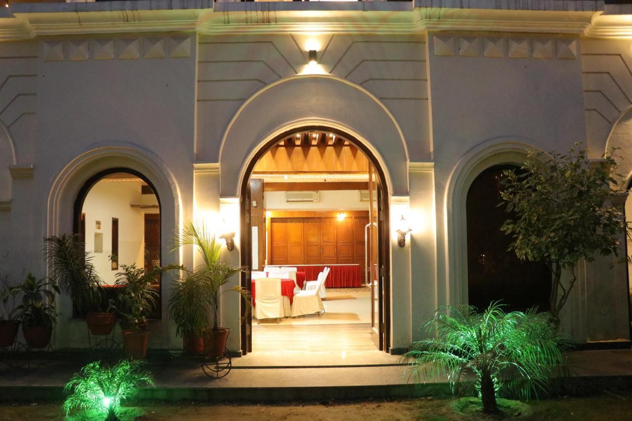 Hotel Pushap Palace Патіала Екстер'єр фото