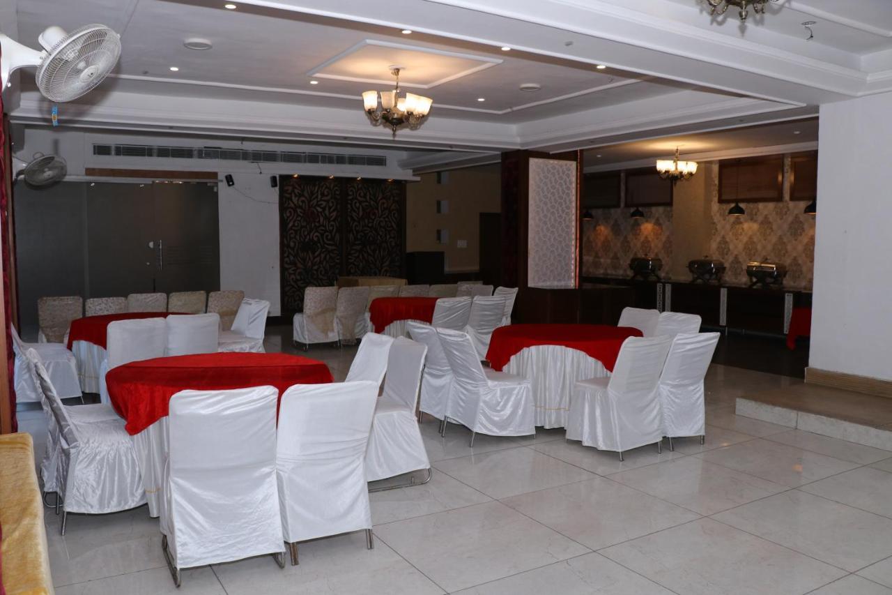 Hotel Pushap Palace Патіала Екстер'єр фото
