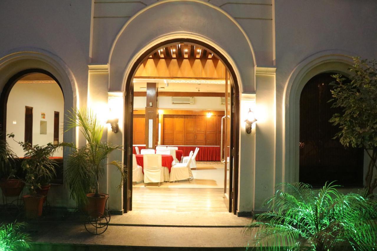 Hotel Pushap Palace Патіала Екстер'єр фото