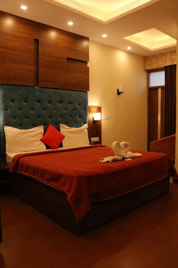 Hotel Pushap Palace Патіала Екстер'єр фото