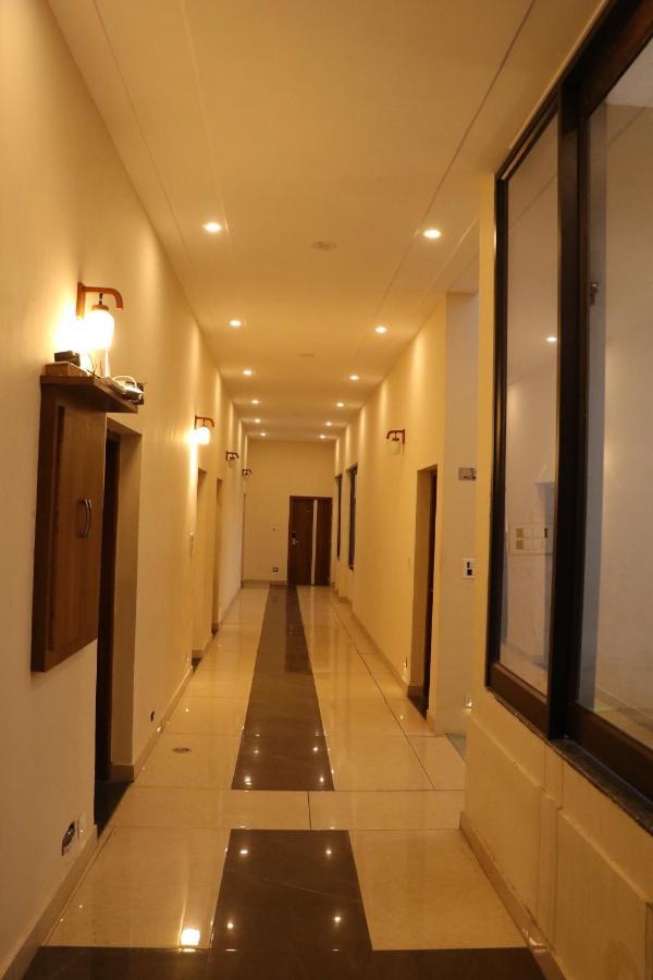 Hotel Pushap Palace Патіала Екстер'єр фото